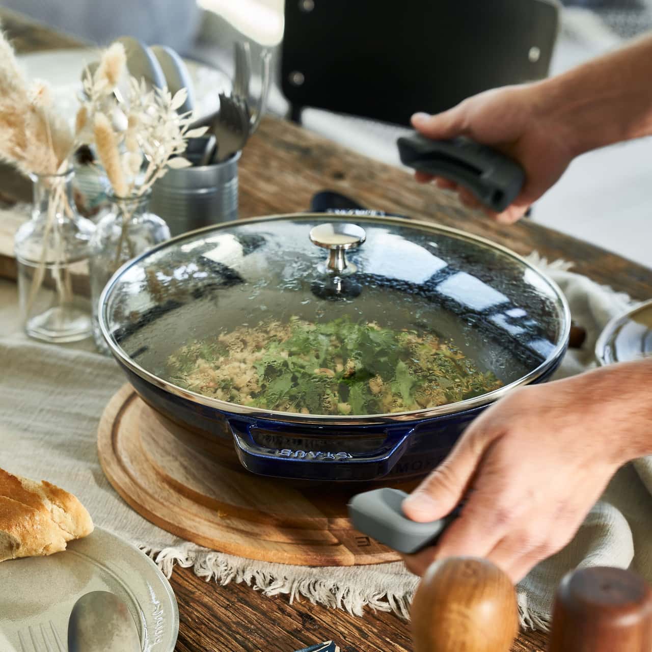 STAUB | SPECIALITIES - Wok mit Glasdeckel - Ø 300mm - Gusseisen - Dunkelblau