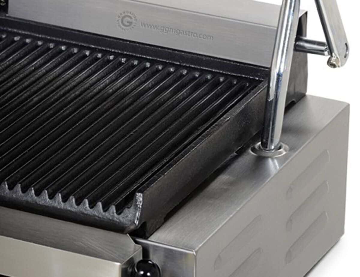 Zubereitungstisch - 1210mm - für 9x GN 1/6 - 2 Türen - inkl. Kontaktgrill