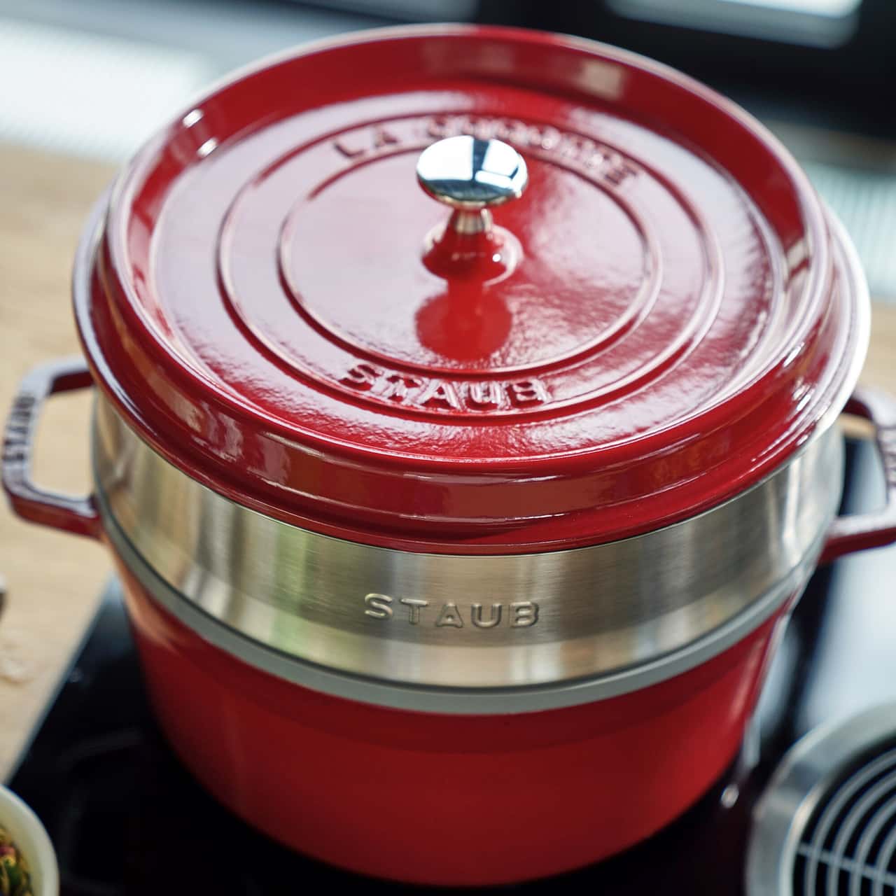 STAUB | LA COCOTTE - Cocotte mit Dämpfeinsatz - Ø 260mm - Gusseisen - Kirsch-Rot