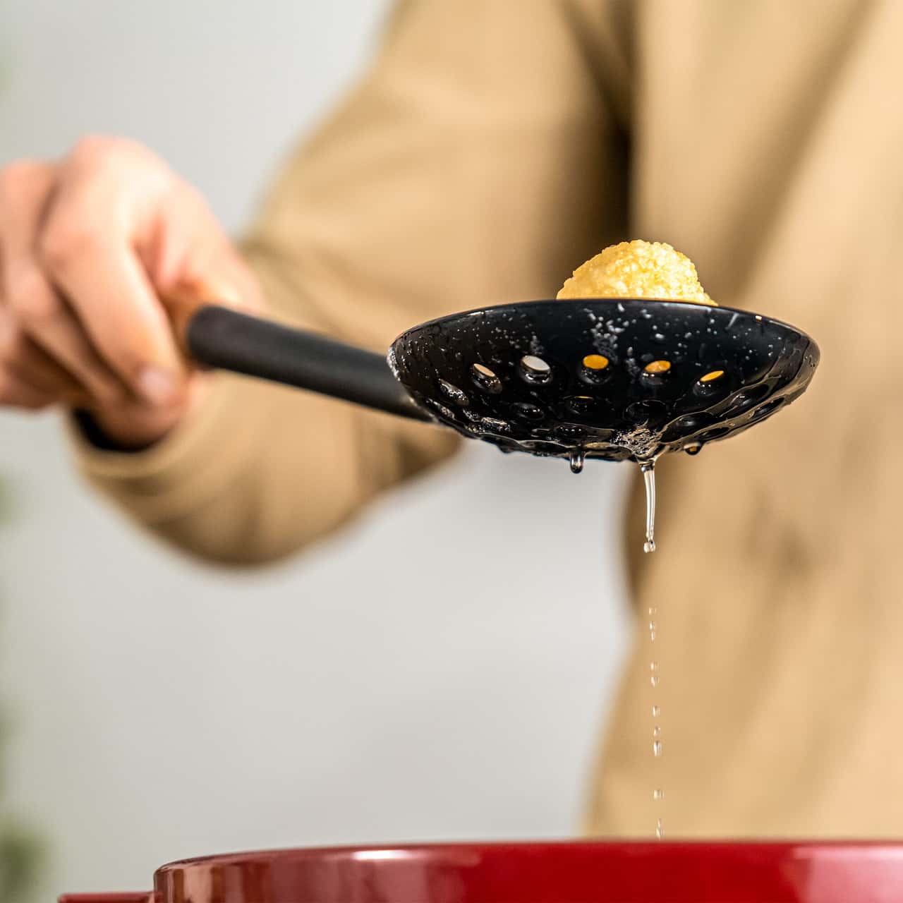 STAUB | Schaumkelle - 310mm - Silikon - Schwarz