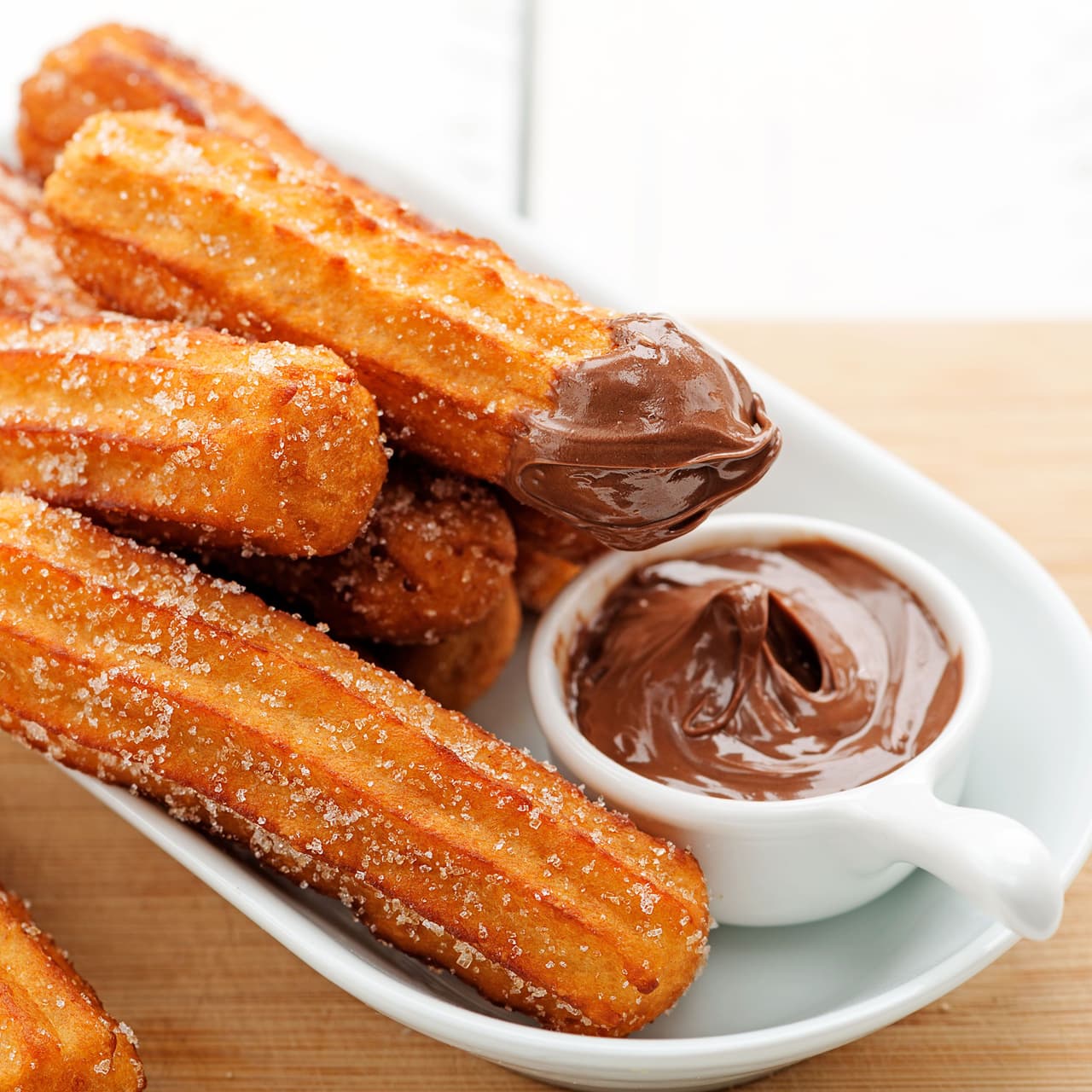 Ruční stroj na plnění klobás a churros - 5L - nerezová ocel - vč. 4 nástavců na plnění klobás a 3 nástavců na churros