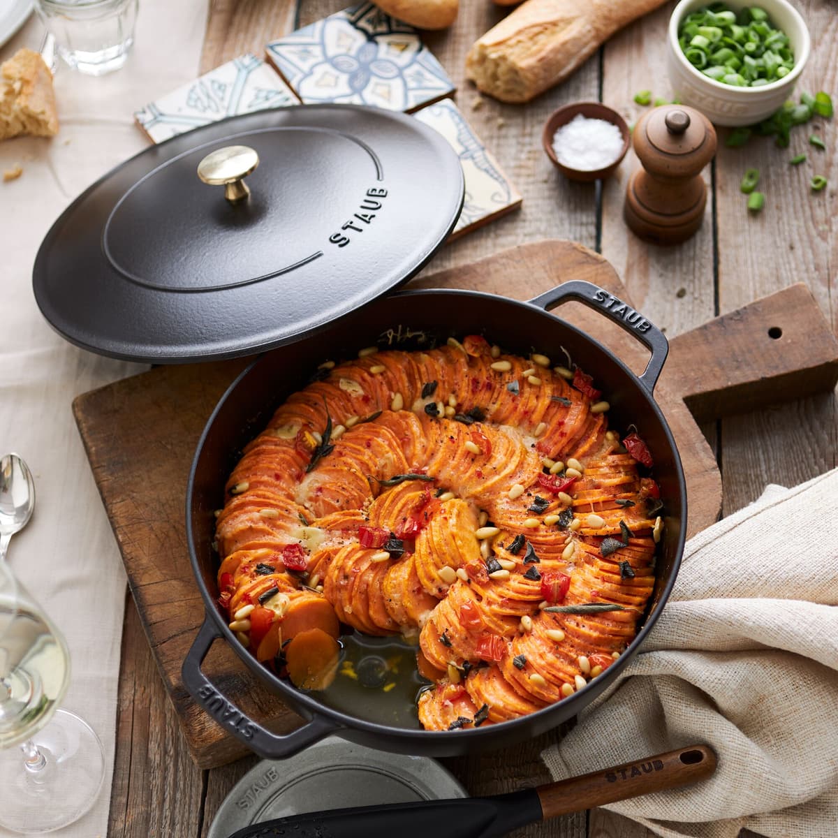 STAUB | BRAISERS - Pečicí hrnec s kapkovitou strukturou Chistera - 240 mm - litina - černý