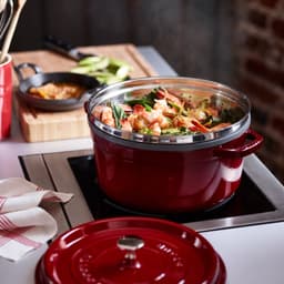 STAUB | LA COCOTTE - Kokotka s napařovací vložkou - Ø 260 mm - litina - grenadinově červená