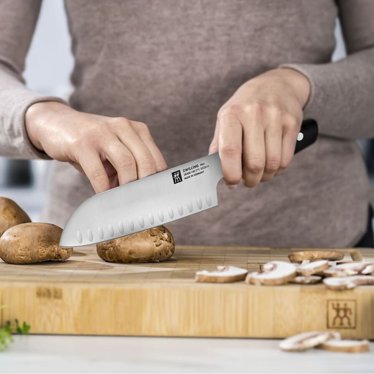 ZWILLING | PRO - Santoku nůž- čepel: 180mm