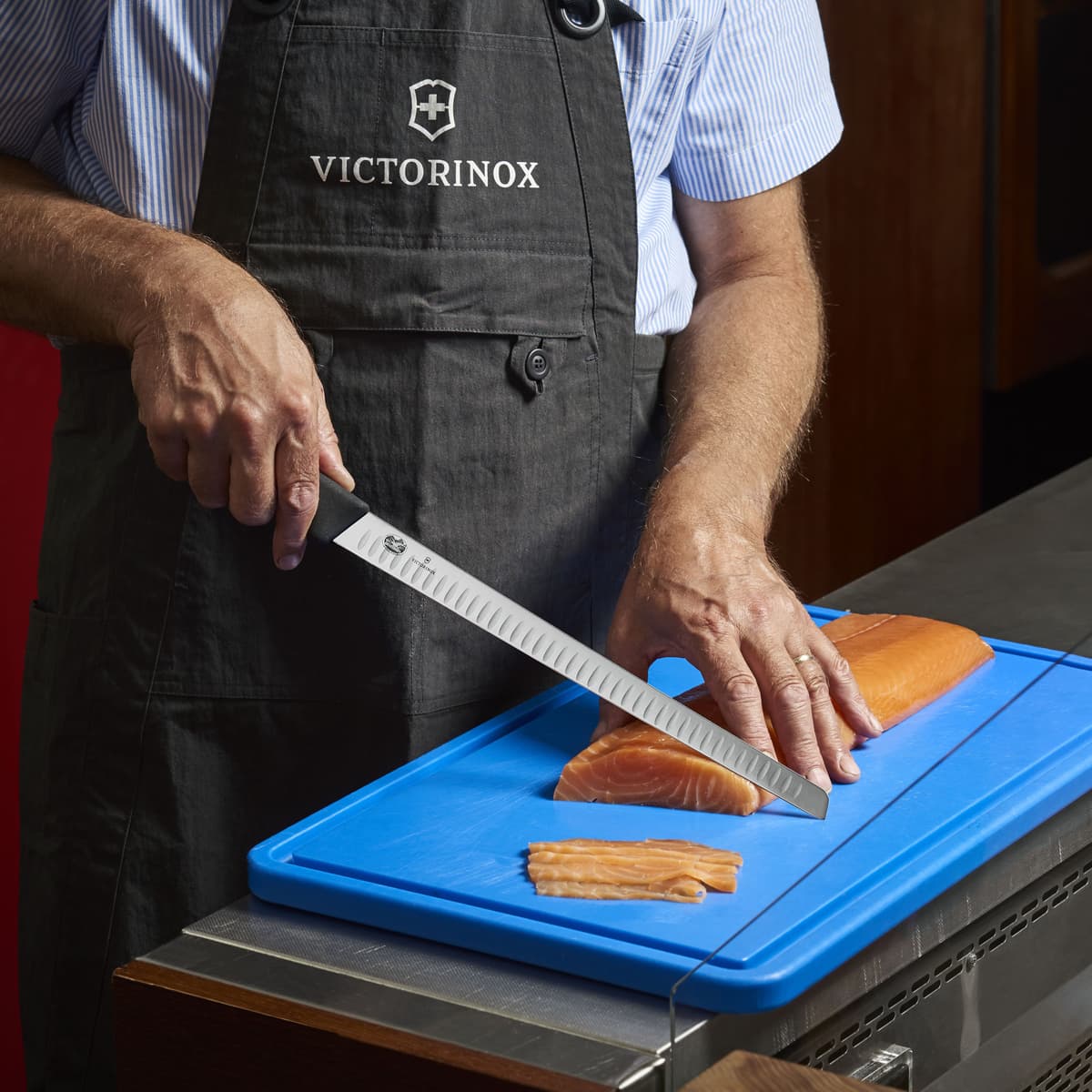 VICTORINOX | FIBROX - Nůž na lososa s výbrusy - čepel: 300 mm