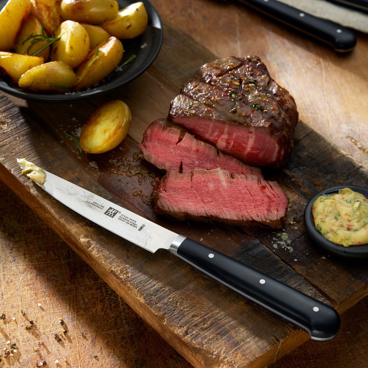 ZWILLING | STEAK-SETS - Sada steakových nožů se zoubkovaným ostřím - 4 ks.