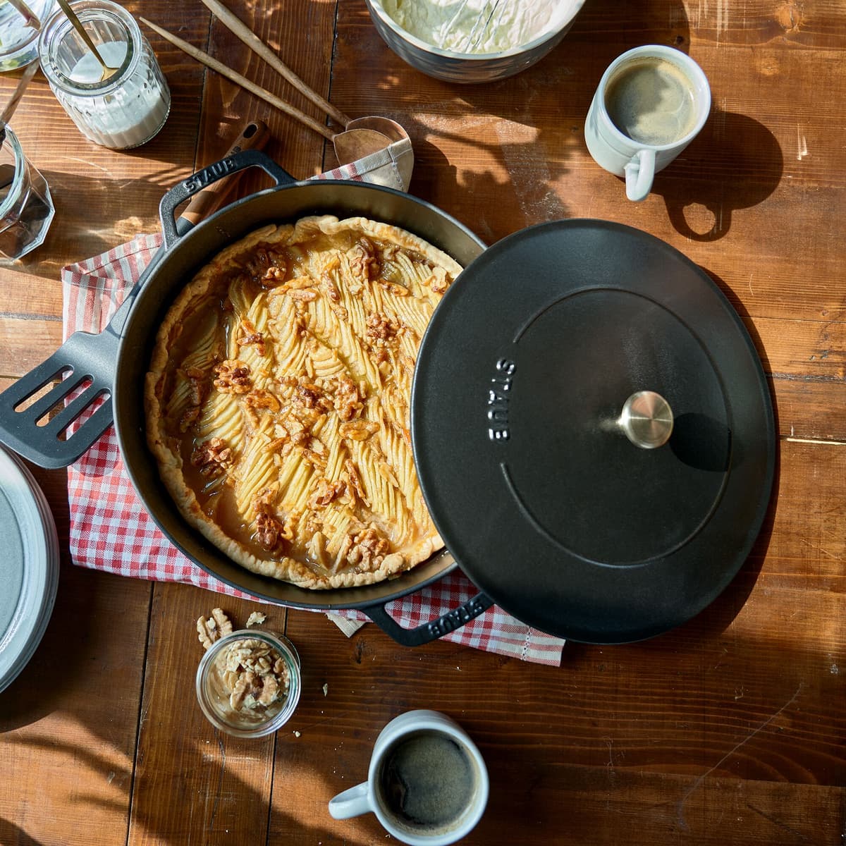 STAUB | BRAISERS - Pečicí hrnec s kapkovitou strukturou Chistera - 240 mm - litina - černý