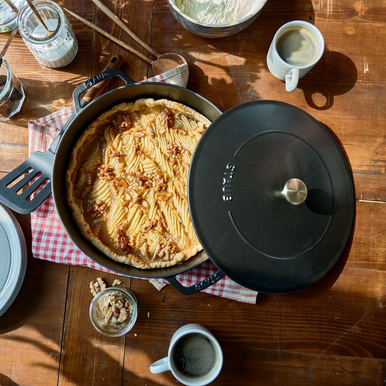 STAUB | BRAISERS - Pečicí hrnec s kapkovitou strukturou Chistera - 280 mm - litina - černý