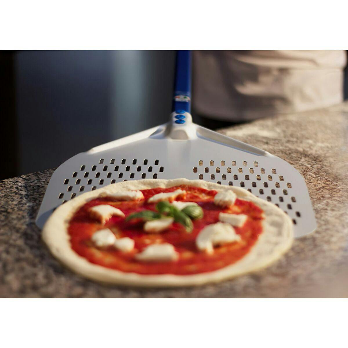 Hliníková lopatka na pizzu -  36 cm - perforovaná