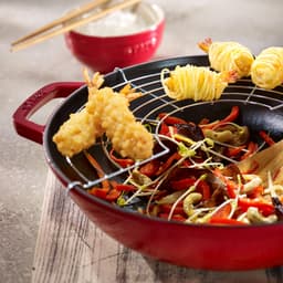 STAUB | SPECIALITY - Wok se skleněnou poklicí - Ø 300 mm - litina - třešňově červený