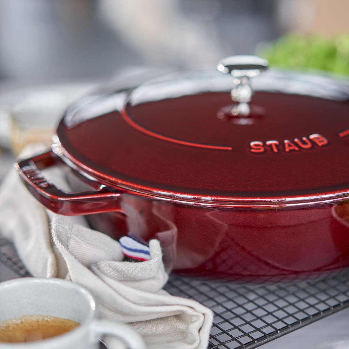 STAUB | BRAISERS - Pečicí hrnec s kapkovitou strukturou Chistera - 280 mm - litina - grenadinově červený