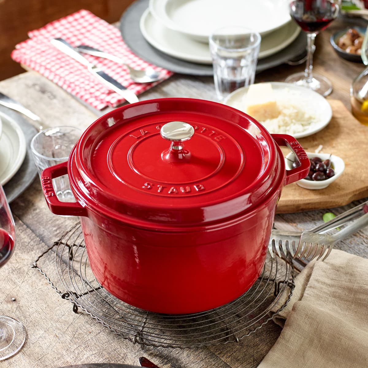 STAUB | LA COCOTTE - kokotka - Ø 240 mm - litina - třešňově červená